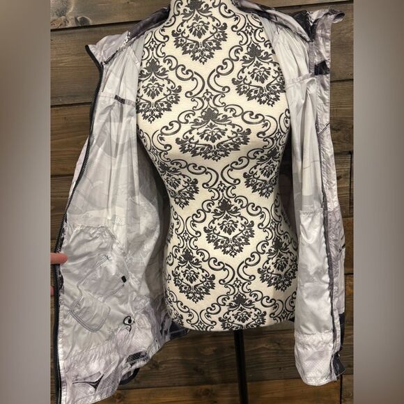 lululemon athletica Black and White wind Jacket - Picture 8 of 9